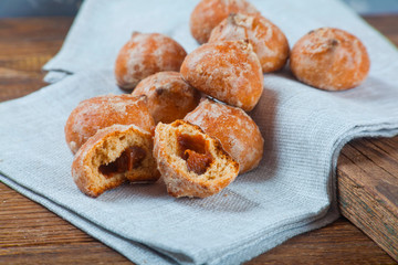 Round gingerbread cookies with filling on a linen napkin