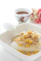 Chinese food, corn and pork mince simmered on rice 