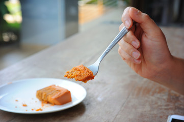 Thai tea cake is delicious