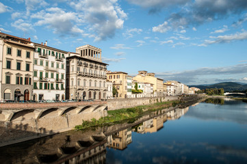 Fototapeta premium View of Italy river Tuscany italian architecture