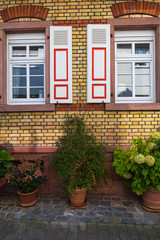 Fototapeta na wymiar Typische Hausfassade in der Altstadt von Weinheim an der Bergstrasse/Deutschland im Odenwald