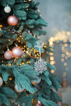 Christmas Tree With Pink And Gold Decorations