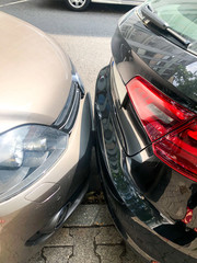 Auto zugeparkt in der Stadt, Deutschland 