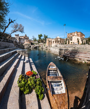 Katas Raj temple is the hindu sacred place loacated near Kalar kahar in Punjab Pakistan