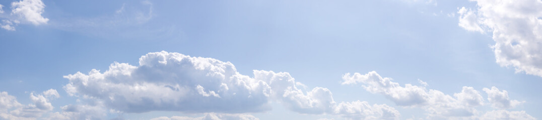 Naklejka na ściany i meble wolken und blauer himmel panorama