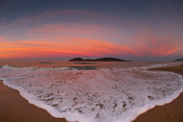 Obraz premium Sunset at Campeche Beach in Florianópolis Santa Catarina Brazil