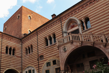 Fototapeta na wymiar Italie - Vénétie - Verone - Façade ancienne Palazzo della Ragione