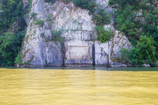 Denkmal der r&ouml;mischen Trajan-Holzbr&uuml;cke im rum&auml;nischen Donautal