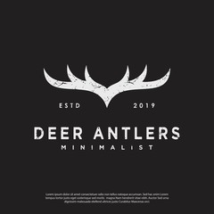 Obraz premium vector logo of vintage hipster deer antlers