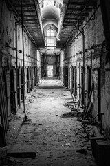 Prison corridor in disrepair - obrazy, fototapety, plakaty