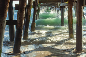 Under the Pier San Clemente California Green Ocean Waves - obrazy, fototapety, plakaty