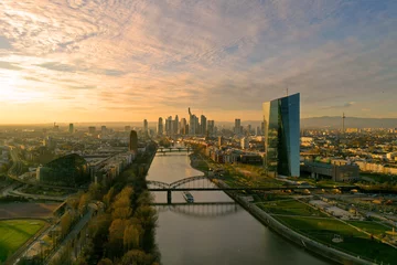 Blick auf die EZB in Frankfurt und die Skyline © Michael