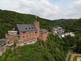 Fototapeta na wymiar Burg Heimbach, Flugaufnahme