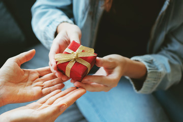 Giving a gift box in festivals, celebrating important dates such as birthdays, Christmas, New Year's Day, wedding celebration day Is giving happiness Love for each other Make life joy to live together
