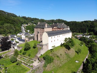 Fototapeta na wymiar Malberg und Schloss, Luftaufnahme