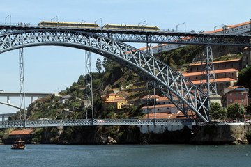 Fototapeta na wymiar The Dom Luis I bridge on the river Douro in Porto