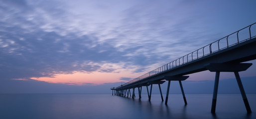 Fototapeta na wymiar Sunrise on the pier 2