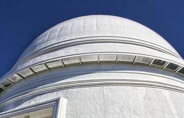 Fototapeta na wymiar Detail of round white dome