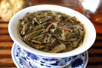 Chinese tea ceremony using tea utensils made of glass and porcelain.
