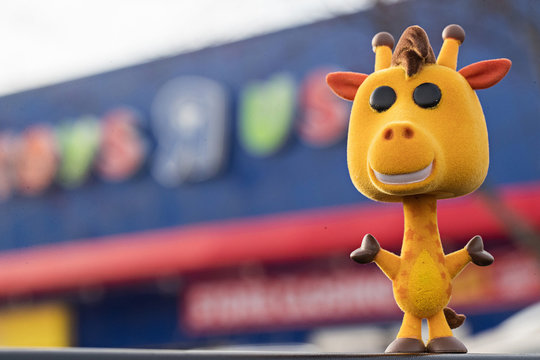 General view of Geoffrey the Giraffe flocked Funko Pop in front Toys R Us sign Everett, Washington on 23, 2019 Photo | Adobe Stock