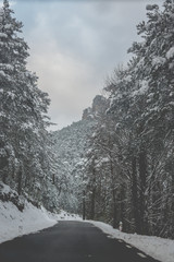 carretera de montaña con nieve