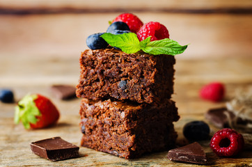 Chocolate brownie with berries and mint leaves - obrazy, fototapety, plakaty