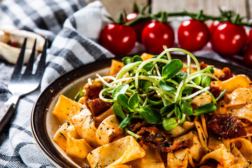 Pasta with sauce and sun-dried tomatoes