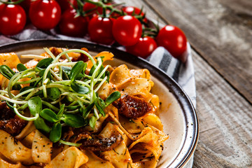 Pasta with sauce and sun-dried tomatoes