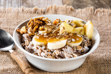 Porridge with nuts, fruits and honey