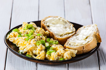 Scrambled eggs with sandwiches