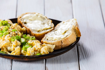 Scrambled eggs with sandwiches