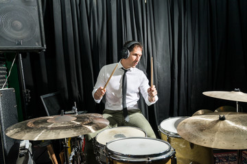 Fototapeta premium Man playing the drums.