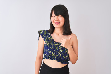 Obraz premium Young beautiful chinese woman wearing summer floral t-shirt over isolated white background doing happy thumbs up gesture with hand. Approving expression looking at the camera with showing success.
