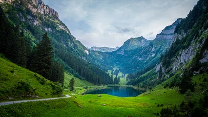 Fotobehang Prachtig bergmeer in de Zwitserse Alpen - heel romantisch © 4kclips
