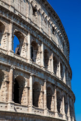Obraz premium Detail of the famous Colosseum or Coliseum also known as the Flavian Amphitheatre in the centre of the city of Rome