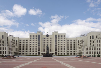 Fototapeta na wymiar Parliament building in Minsk