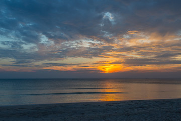 Obraz na płótnie Canvas Siluette sunset at the beach