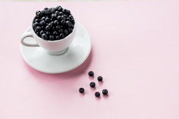 Ripe blueberries in Cup on pastel background. beautiful summer harvest season concept. Healthy and tasty snack, organic food. The concept of healthy eating.