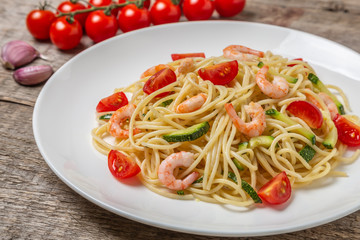 Pasta with shrimp and vegetables
