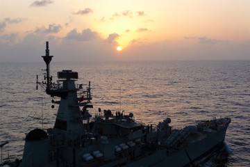 Obraz premium war ships on the sea