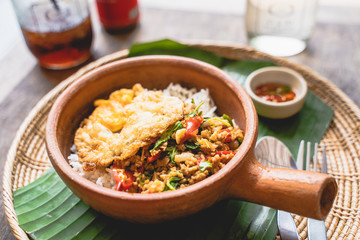 stir fried pork and basil with egg