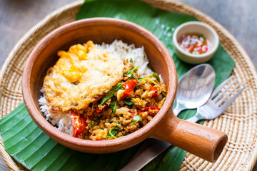 stir fried pork and basil with egg
