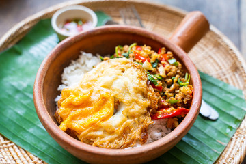 stir fried pork and basil with egg