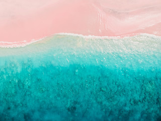 Tropical pink beach with blue ocean. Komodo islands - obrazy, fototapety, plakaty