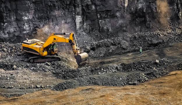 Open Pit Manganese Mining and Equipment
