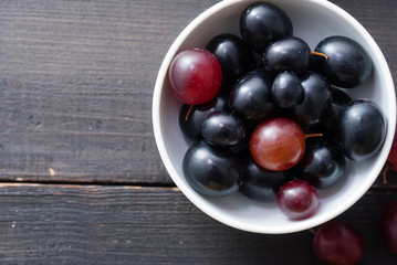 red grapes on black wood table