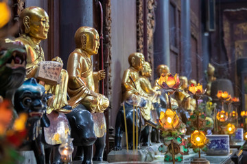 Fototapeta premium Interior of Vĩnh Tràng Temple near Mỹ Tho in the Mekong Delta, Vietnam