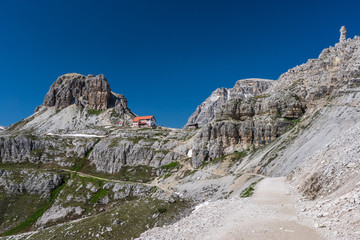 Wanderweg zu der Drei-Zinnen-Hütte in den Sextner Dolomiten, Italien