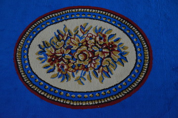 The art on the seat cover has many beautiful colors. Is a carpet for sitting in a ritual or sitting in the house, decorated in our living room to be more beautiful
