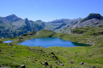 Fototapeta na wymiar Pirineo francés - Midi - lagos